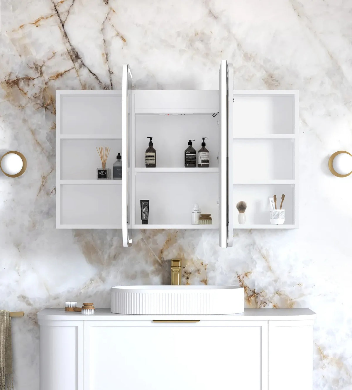 Bathroom mirror cabinet with 3 doors